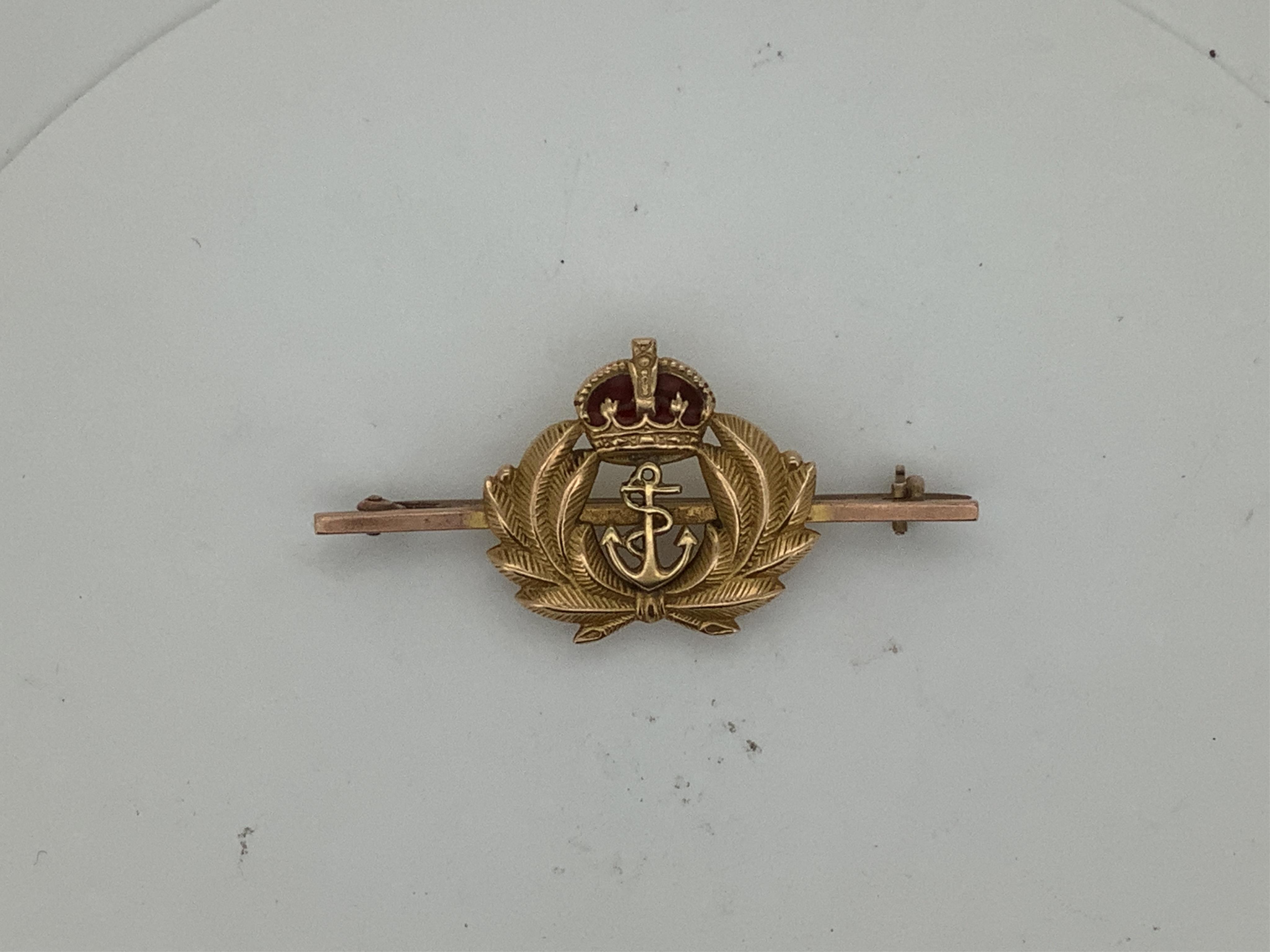 An early 20th century 15c and enamel naval sweetheart brooch, 46mm, gross 4.7 grams.